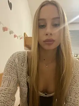 Snapshot of RemyStyles chatting on 11-27-25, 10:45 RemyStyles online show from 11-27-25, 10:45