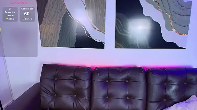 Snapshot of Nia_Blum chatting on 11-25-25, 04:23 Nia Blum online show from 11-25-25, 04:23