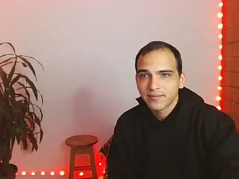 Snapshot of Maax3023 chatting on 10-15-25, 01:11 Maax3023 online show from 10-15-25, 01:11