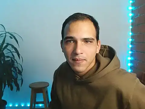 Snapshot of Maax3023 chatting on 10-21-25, 01:12 Maax3023 online show from 10-21-25, 01:12