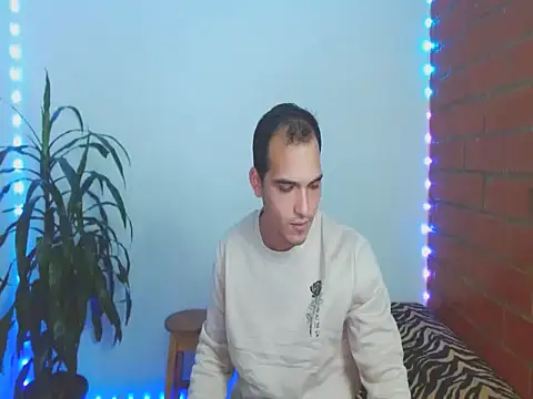 Snapshot of Maax3023 chatting on 10-28-25, 05:15 Maax3023 online show from 10-28-25, 05:15