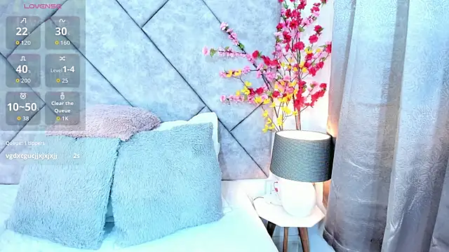  naylaa  online show from 04-17-26, 02:47