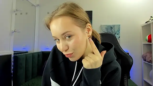 Snapshot of Melissa_new22 chatting on 11-03-25, 12:02 Melissa new22 online show from 11-03-25, 12:02