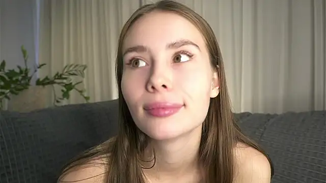 Snapshot of MonetLeitman chatting on 10-15-25, 02:44 MonetLeitman online show from 10-15-25, 02:44