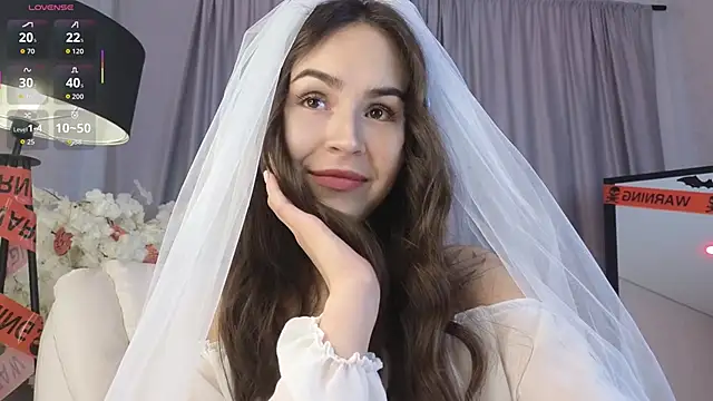 LionKierra online show from 10-31-25, 04:13