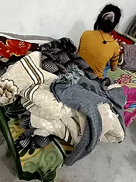 Snapshot of HOT-CPL-11 chatting on 11-16-25, 06:35 HOT-CPL-11 online show from 11-16-25, 06:35