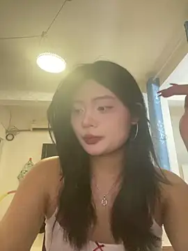 Snapshot of lan-xinh1 chatting on 10-12-25, 10:14 lan-xinh1 online show from 10-12-25, 10:14