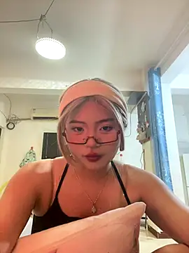 Snapshot of lan-xinh1 chatting on 10-14-25, 10:05 lan-xinh1 online show from 10-14-25, 10:05