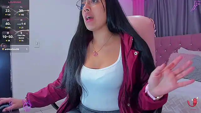 Snapshot of Briseida-White chatting on 11-02-25, 12:18 Briseida-White online show from 11-02-25, 12:18