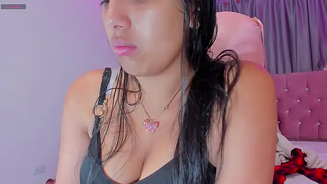 Snapshot of Briseida-White chatting on 11-21-25, 01:43 Briseida-White online show from 11-21-25, 01:43