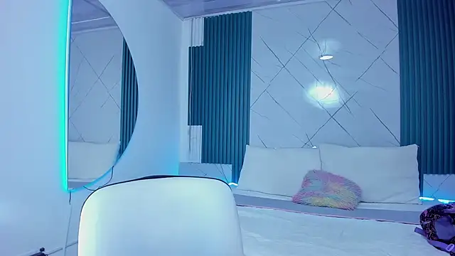 Snapshot of Briseida-White chatting on 11-28-25, 11:46 Briseida-White online show from 11-28-25, 11:46