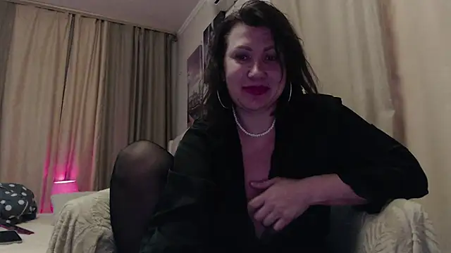 Snapshot of Ambika_beauty chatting on 12-03-25, 01:53 Ambika beauty online show from 12-03-25, 01:53