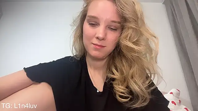 AIicaparkerc online show from 03-22-26, 06:22