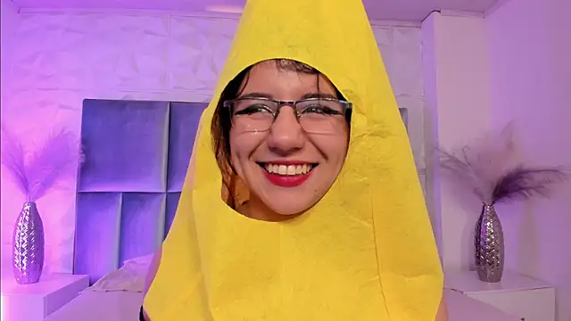 HollyPeach online show from 04-06-26, 07:37