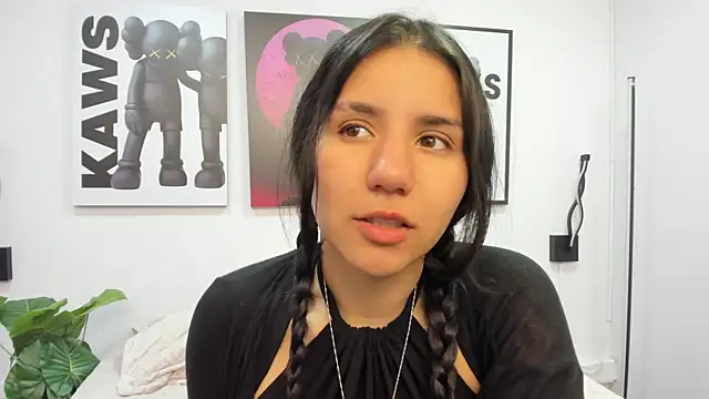 Snapshot of HollyPeach chatting on 06-15-26, 07:49 HollyPeach online show from 06-15-26, 07:49