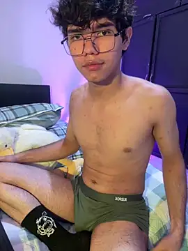 Snapshot of Im_Camii chatting on 10-27-25, 06:23 Im Camii online show from 10-27-25, 06:23