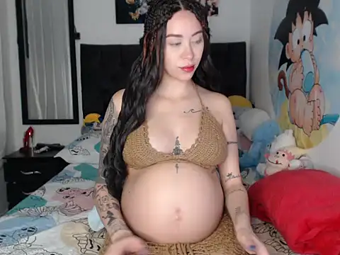 Snapshot of Queen_of_m111lk chatting on 12-18-25, 11:11 Queen of m111lk online show from 12-18-25, 11:11