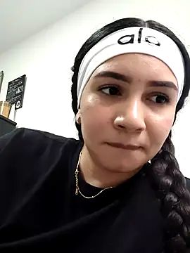 Snapshot of sophia_salazar18 chatting on 10-23-25, 08:29 sophia salazar18 online show from 10-23-25, 08:29