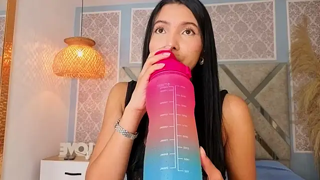 Snapshot of danna_peters chatting on 06-13-26, 07:34 danna peters online show from 06-13-26, 07:34
