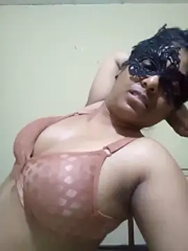 Expose Queen online show from 02-24-26, 05:22