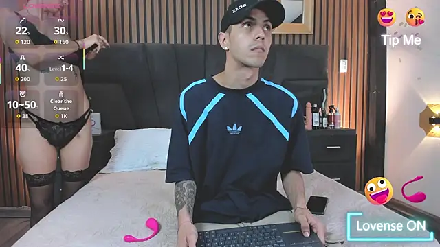 DerryAndIzzy online show from 11-09-25, 07:28