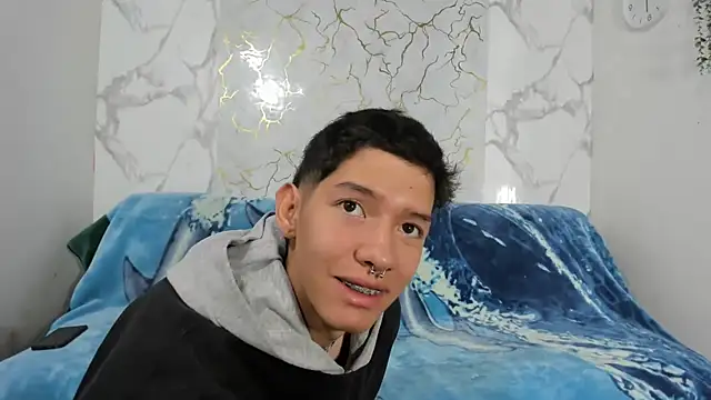 Snapshot of heyy_noah11 chatting on 06-08-26, 01:22 heyy noah11 online show from 06-08-26, 01:22