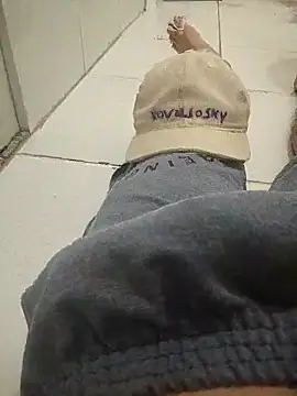 Guilhermekovaliosky online show from 12-17-25, 03:51