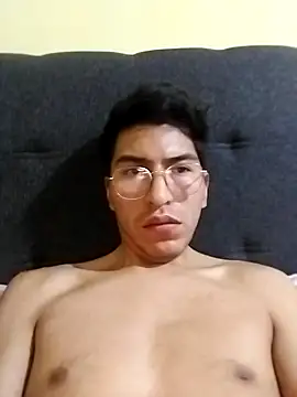 Snapshot of Rizz_Latino chatting on 11-12-25, 12:00 Rizz Latino online show from 11-12-25, 12:00