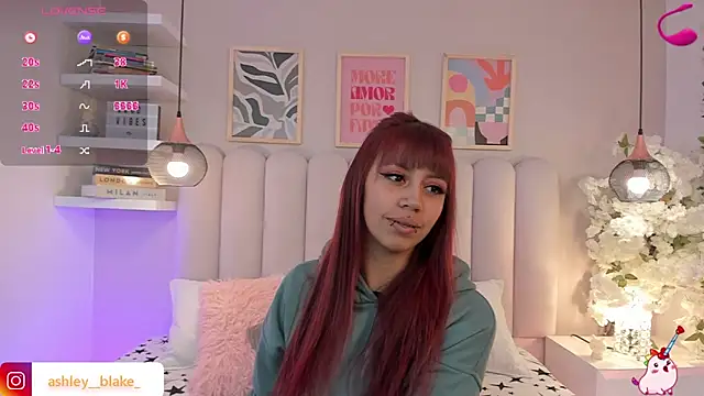 Snapshot of Isabella__gonzalez_ chatting on 11-25-25, 03:17 Isabella gonzalez online show from 11-25-25, 03:17