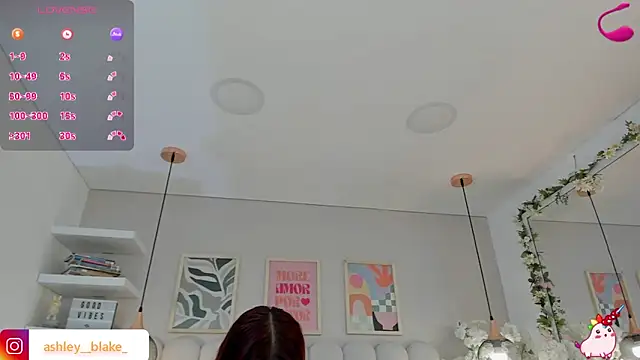 Snapshot of Isabella__gonzalez_ chatting on 11-26-25, 03:29 Isabella gonzalez online show from 11-26-25, 03:29