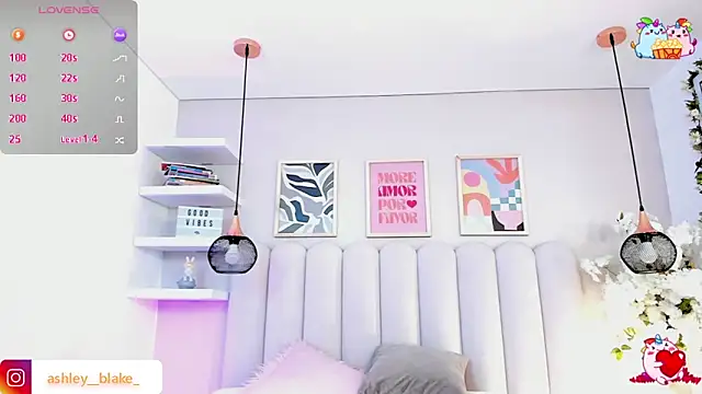 Snapshot of Isabella__gonzalez_ chatting on 12-23-25, 03:26 Isabella gonzalez online show from 12-23-25, 03:26