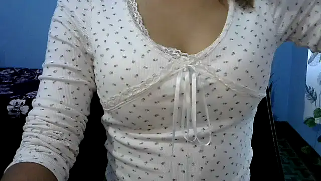 Snapshot of sanskari_girl chatting on 11-16-25, 05:13 sanskari girl online show from 11-16-25, 05:13