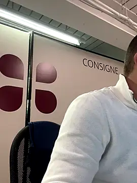 AlexGogo23 online show from 10-31-25, 08:48