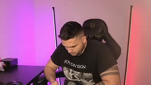 Snapshot of Danielbateson chatting on 01-14-26, 01:17 Danielbateson online show from 01-14-26, 01:17