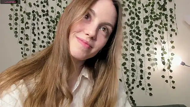 Snapshot of sweet_and_flirt chatting on 10-14-25, 07:31 sweet and flirt online show from 10-14-25, 07:31