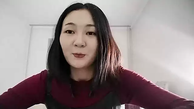 Lyndasilk online show from 11-15-25, 02:13