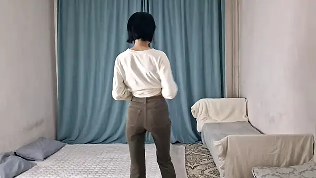 Lyndasilk online show from 03-31-26, 04:18