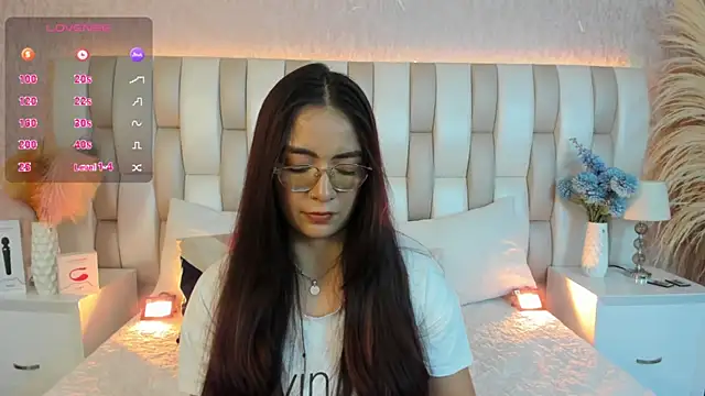 Ari lynn  online show from 11-19-25, 03:17