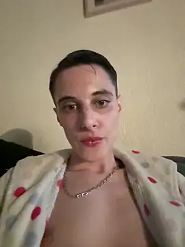 Snapshot of fresh-laD chatting on 05-10-26, 01:33 fresh-laD online show from 05-10-26, 01:33
