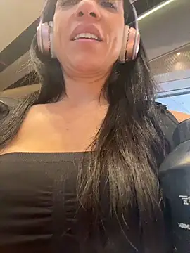 Snapshot of Kattefit chatting on 05-11-26, 04:04 Kattefit online show from 05-11-26, 04:04