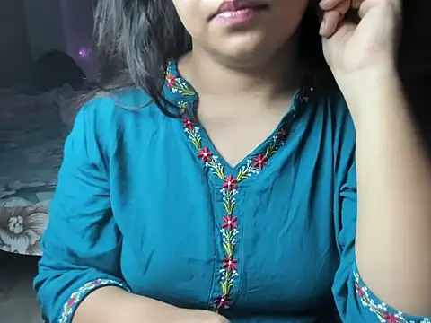 Snapshot of Divya68 chatting on 10-15-25, 06:08 Divya68 online show from 10-15-25, 06:08