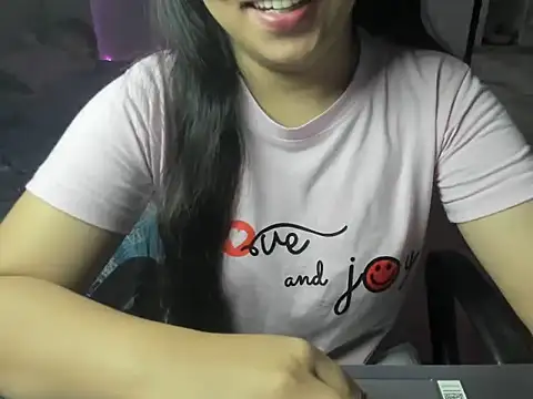 Snapshot of Divya68 chatting on 10-28-25, 05:15 Divya68 online show from 10-28-25, 05:15