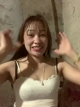 Snapshot of Linh_sexyy chatting on 12-20-25, 12:51 Linh sexyy online show from 12-20-25, 12:51