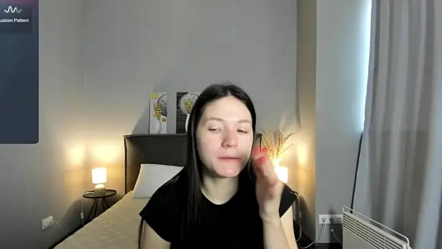 Snapshot of ChillGato chatting on 10-20-25, 01:39 ChillGato online show from 10-20-25, 01:39