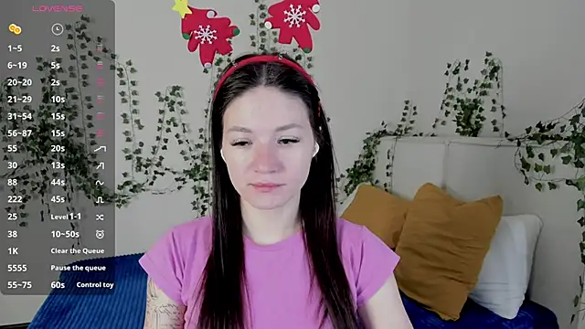 Snapshot of ChillGato chatting on 12-17-25, 01:33 ChillGato online show from 12-17-25, 01:33