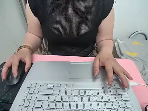 Hanna Mina online show from 01-14-26, 02:12