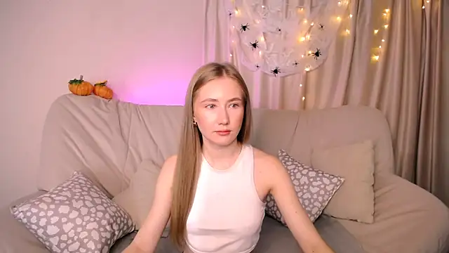 EllyColins online show from 10-18-25, 02:36