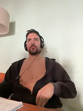 Snapshot of ReDiBastoni90 chatting on 10-29-25, 08:16 ReDiBastoni90 online show from 10-29-25, 08:16