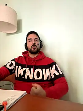 Snapshot of ReDiBastoni90 chatting on 11-04-25, 09:30 ReDiBastoni90 online show from 11-04-25, 09:30