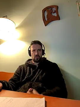 Snapshot of ReDiBastoni90 chatting on 11-25-25, 08:03 ReDiBastoni90 online show from 11-25-25, 08:03